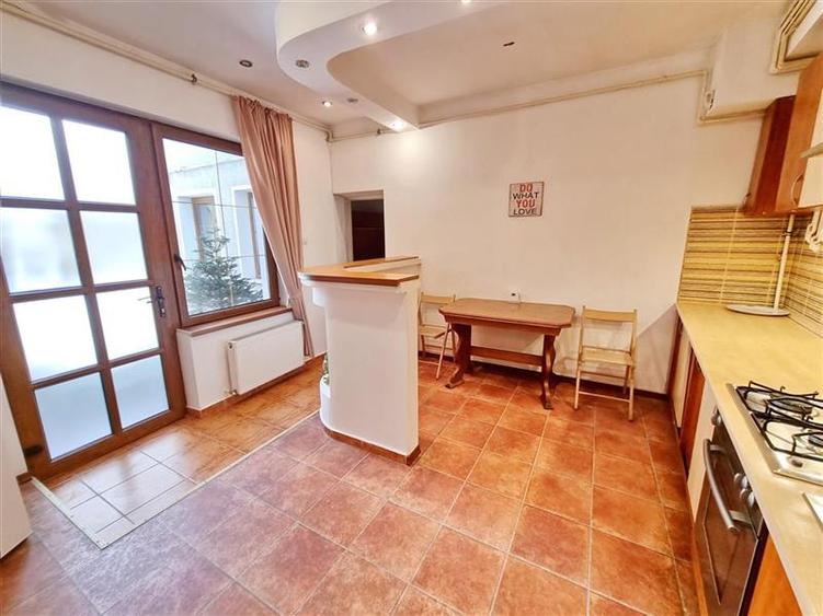 Garsoniera spatioasa de inchiriat in Centrul Istoric al Brasovului