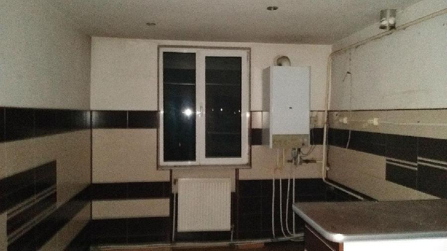 TARGU NEAMT Apartament 3 camere decomandate - 76 mp - etaj 4