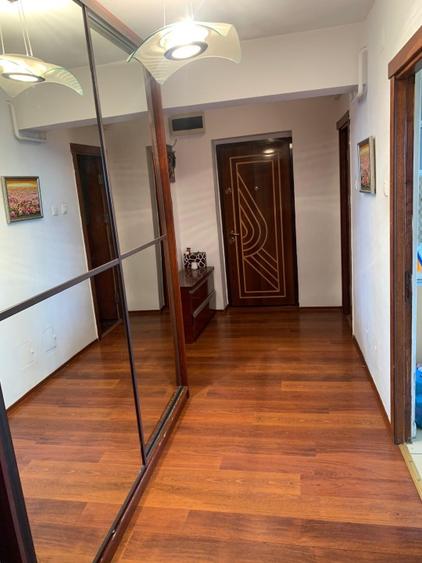 Vand apartament 3 camere , 105 mp , Faleza Dunării , Vedere frontală Dunăre