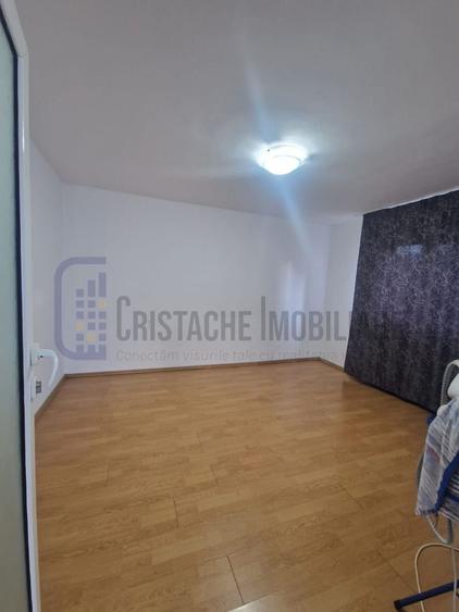 Casa individuala + curte | 5 camere | metrou 10 min.