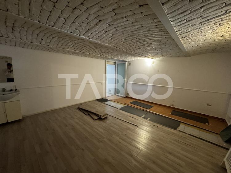 Spatiu comercial de inchiriat 4 camere 85 mpu Central Sibiu
