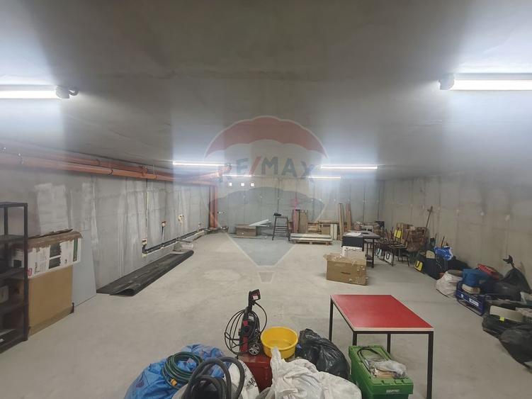 Spatiu depozitare de 100mp, cu parcare, de inchiriat in zona Iris