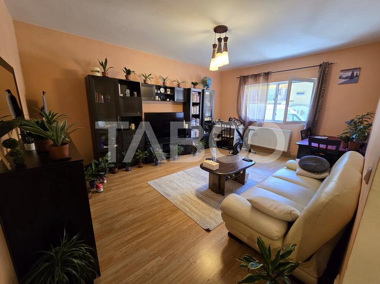 Apartament decomandat de vanzare 2 camere 64 mpu balcon Selimbar Sibiu