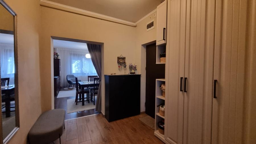 Apartament 3 camere parter zona centrala