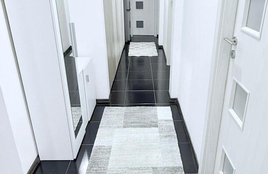 Apartament 4 camere decomandat, suprafata generoasa