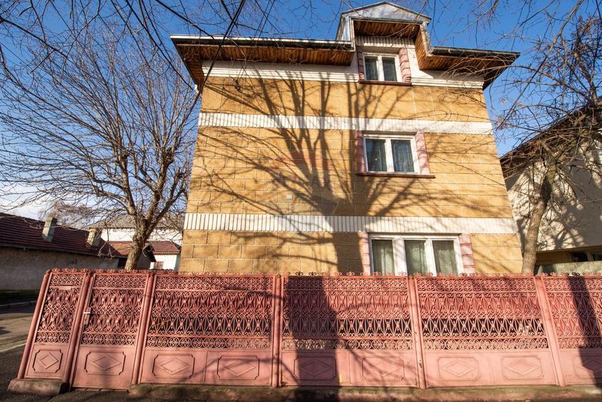 Casa individuala cu 7 camere, de vanzare 250 mp utili, Buzau