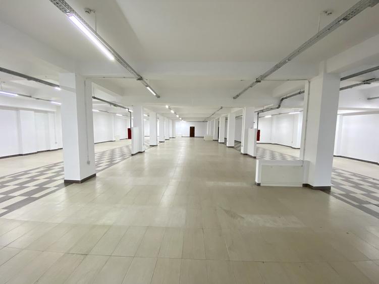 Spatiu stradal cu destinatie comercială