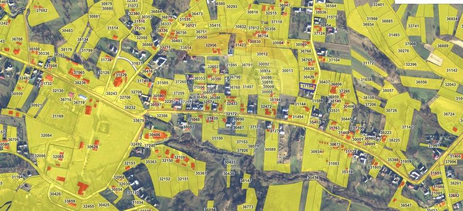 Casă / Vilă cu 3 camere de vânzare-Cacica-Suceava