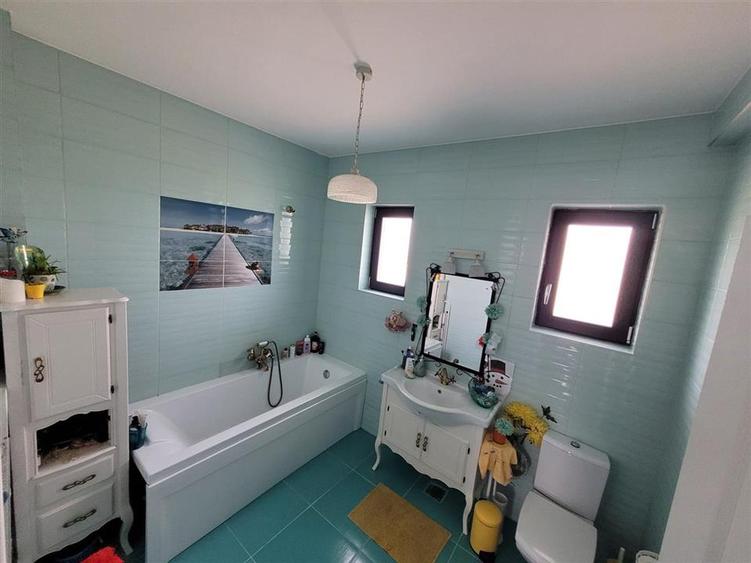 Casa moderna tip triplex 4 camere zona Selimbar