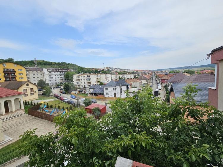 Apartament de 2 camere decomandat, 49mp etaj intermediar zona Baciu