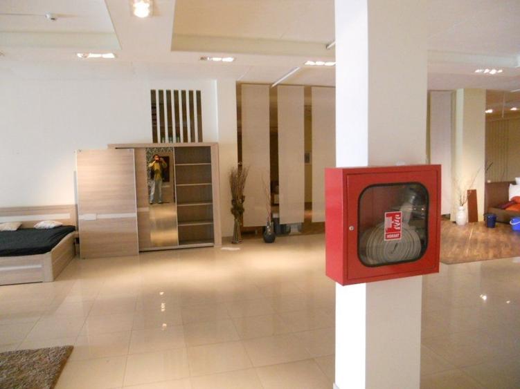 Showroom mobila-prod.+birouri 500 -1500 mp , Gh. Doja , pret 3.6 euro/ mp