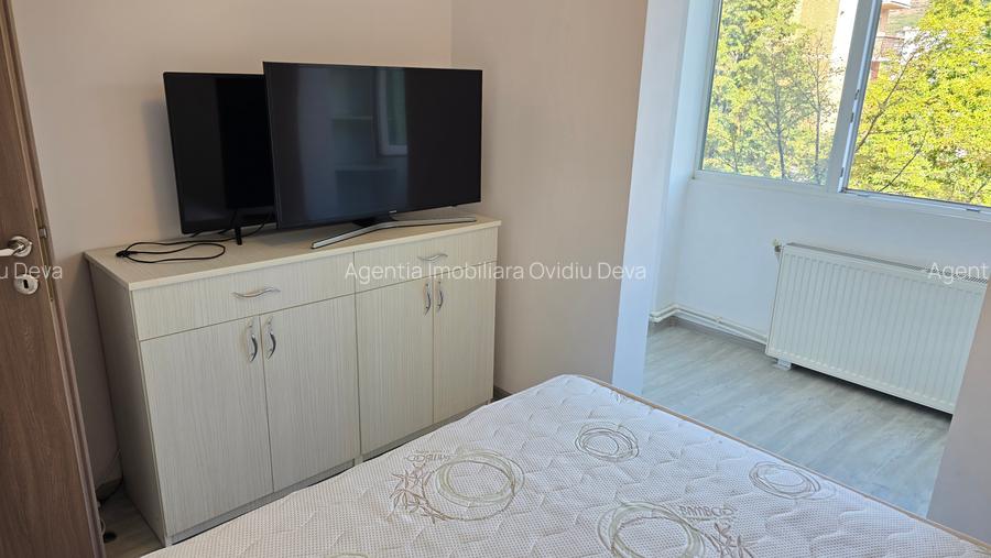 Inchiriez apartament 4 camere decomandat in Deva zona Liliacului, etaj 2, - 10