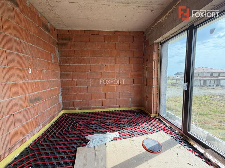 Duplex despartit prin camera tehnica, la cheie, 5 camere, in Sanandrei - 11
