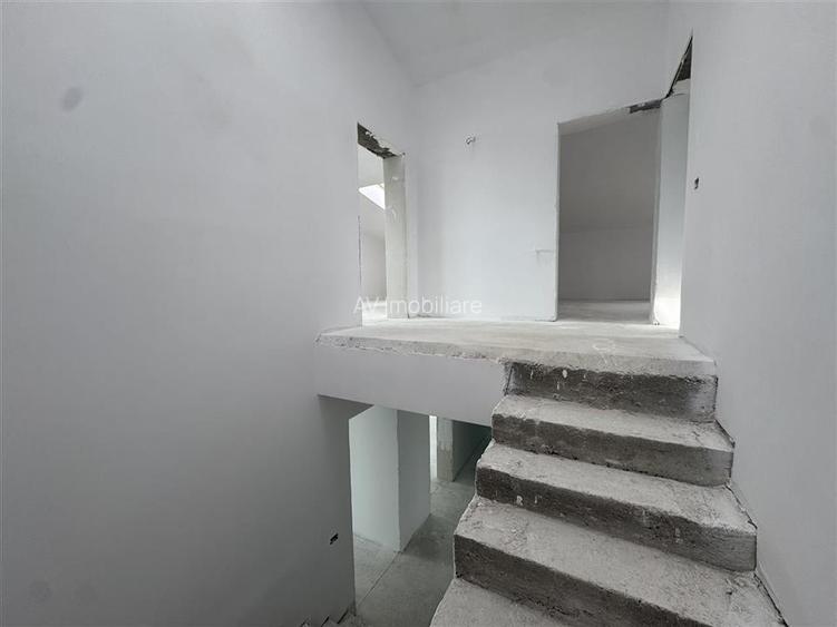 Vila Duplex spatioasa - Teren 500 mp - 7 camere - living spatios - beci - 9