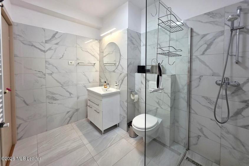 Piata Romana, 4 camere 138 MP total, Etaj 2/9, renovat - utilat, liber
