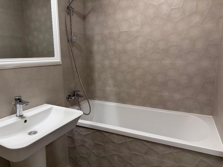 Închiriez apartament 2 camere cu parcare subterana