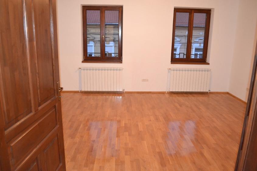 Închiriem birouri în centrul Timisoarei 42mp-360€ , 67mp-550€ , 75 mp-600€