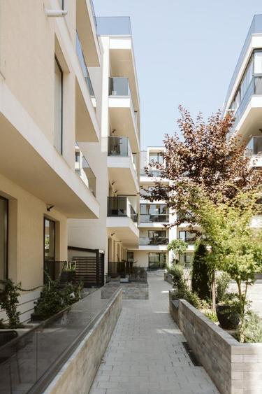 Studio exclusivist la parter cu terasă privată – Zona Marriott