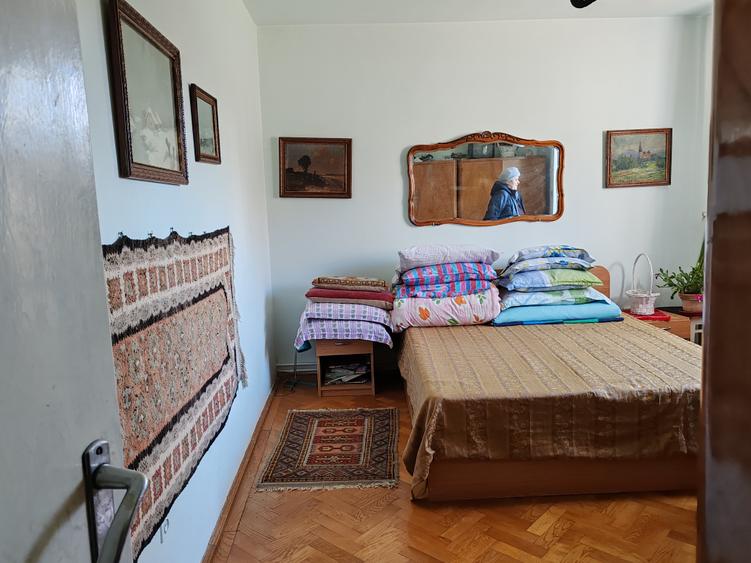 Apartament 3 camere liber la vanzare, pozitie deosebita zona Colinei