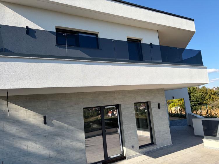 Casa individuala 4 camere, 3 bai, S+P+ET, garaj, terasa