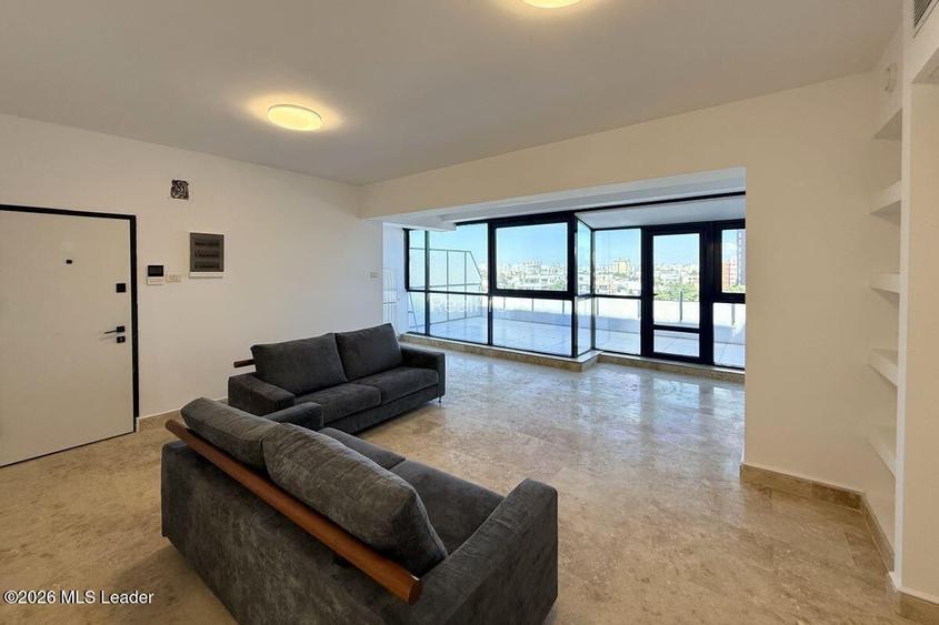 Polona - Duplex 256 mpu, 6 camere, etaje 6+7, panorama, terase 52 mp - 5