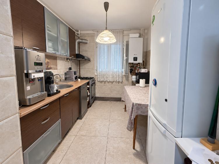 Apartament 4 camere, 90 m², parter, centrală și parcare – Sector 5