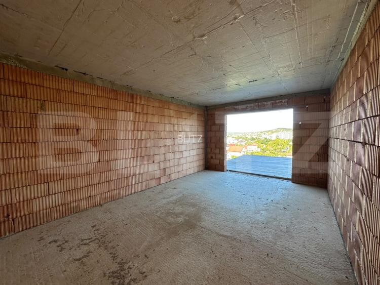 Casa la rosu, Demisol+Parter+Etaj, 223 mp, teren 10 ari - 8