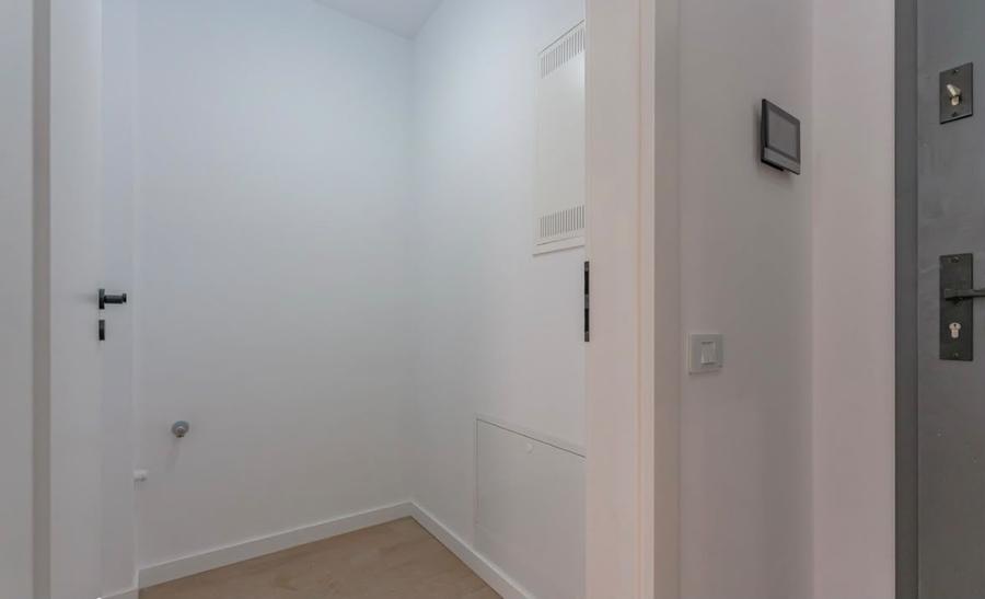 2 camere nou | Etaj 8| Lângă viitoarea Sală Polivalentă |