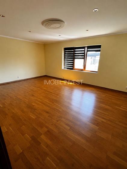 Casă Duplex Spațioasă, 240 mp Utili, Garaj pentru 2 Mașini și Curte - 4