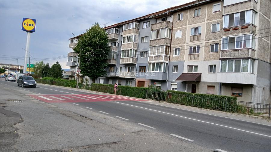 Comision 0 - Apartament cu 4 camere, etaj intermediar, in Pipirig - 2