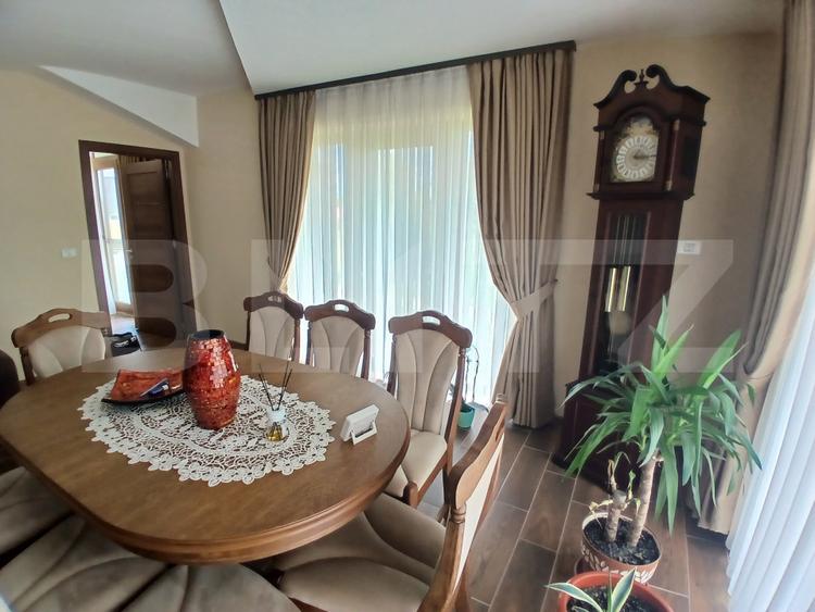 Casa superba in Tinca, 225 mp, 20 ari luciu de apa, teren fotbal, spatii verzi