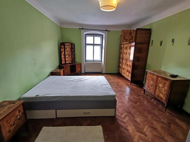 INCHIRIEZ apartament 2 camere la casa,renovat,zona Orasul de Jos