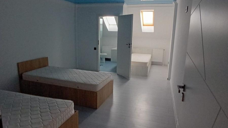 Spatiu comercial stradal cu birouri ,spatiu productie in Episcopia