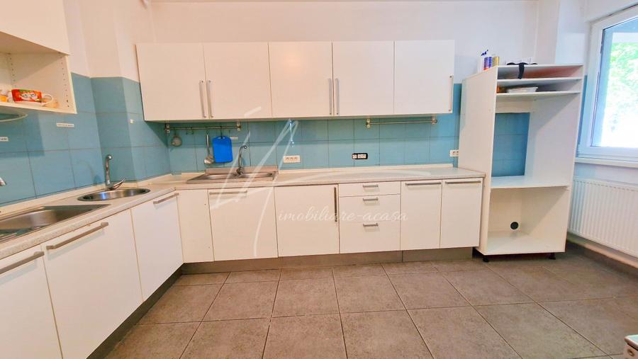 Apartament cu 5 camere-239 mp.+ terasa 358 mp. Prelungirea Ghencea 281- parter