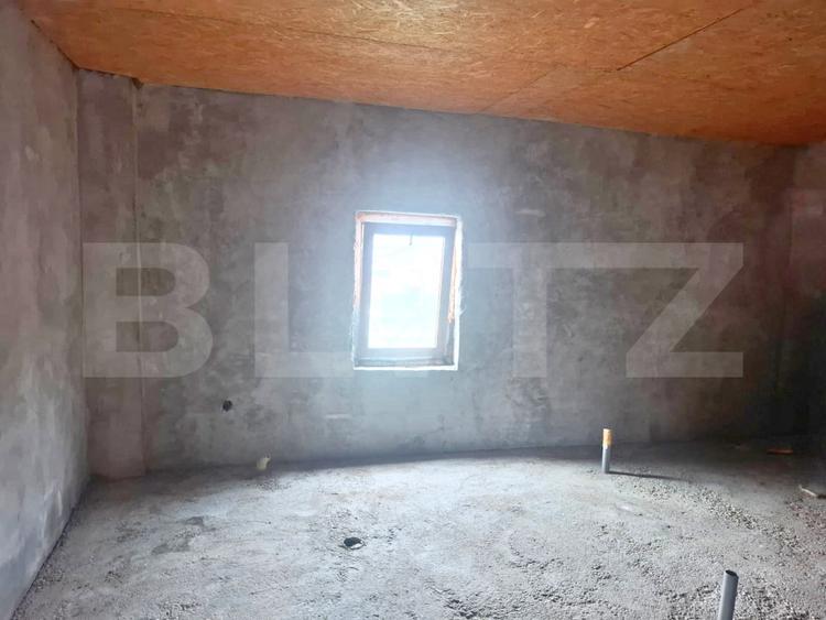 Casă (la roșu) + teren 2522 mp – ideală pentru personalizare - Costestii Deal