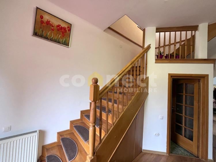 Casă / Vilă cu 4 camere de închiriat în zonă Semicentrală
