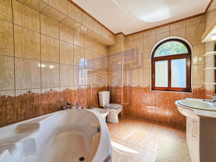 Vanzare casă/vila care refuză trecerea timpului - Zona Capitale