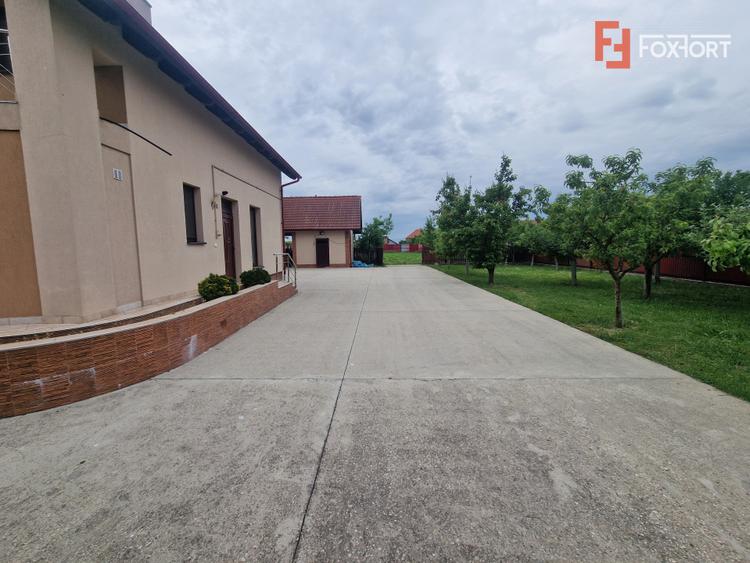 Casa individuala de vanzare cu 5 camere si teren de 2543 mp - Izvin