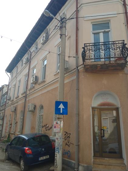 Inchiriere spatiu parter 3 camere Universitate
