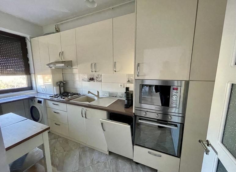 Apartament de 3 camere, 85 mp, pet friendly, centrală proprie, Jiului