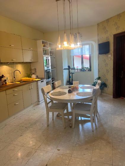 Apartament superb, tot  etajul 1,  Dorobanti, in vila cu curte si garaj