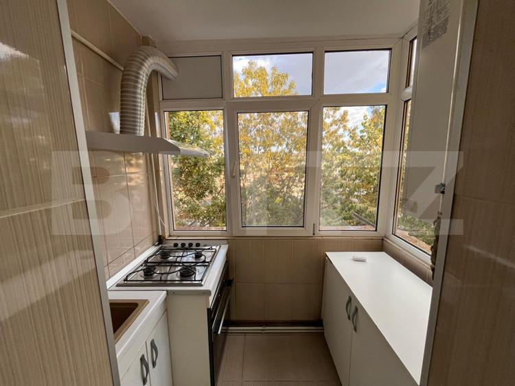 Apartament 2 camere, decomandat, zona Mall