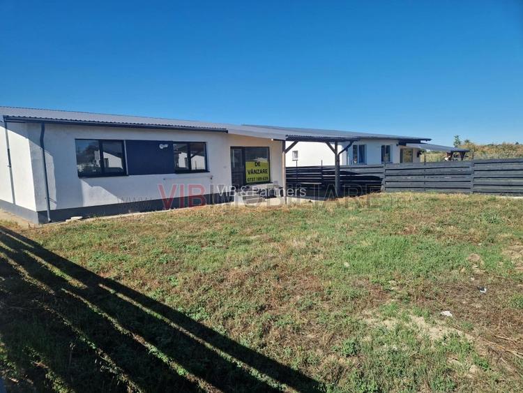 Casa cu 4 camere intabulata in ansamblu cu iesire la lac - Crevedia
