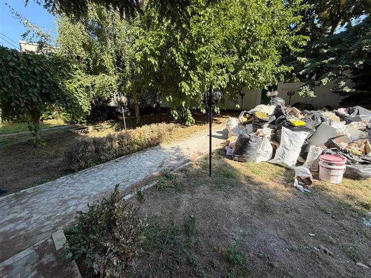 Vanzare casa Bucuresti noi, super deal, teren 1300 mp, renovata integral