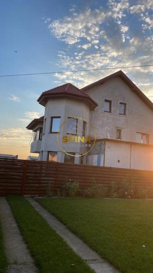 Casa la rosu cu teren 900 mp Domnesti