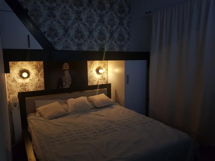 Persoana fizica vand ap. cu 2 camere, mansarda, balcon