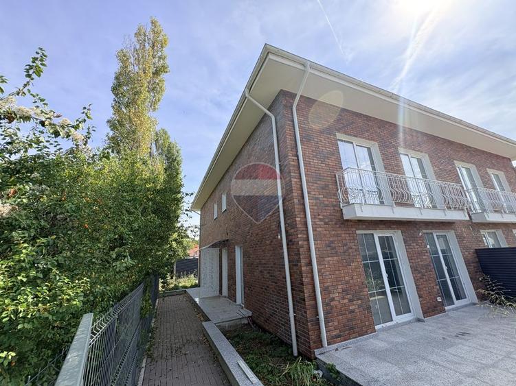 Casă / Townhouse complex nou, de vanzare  în zona Odai