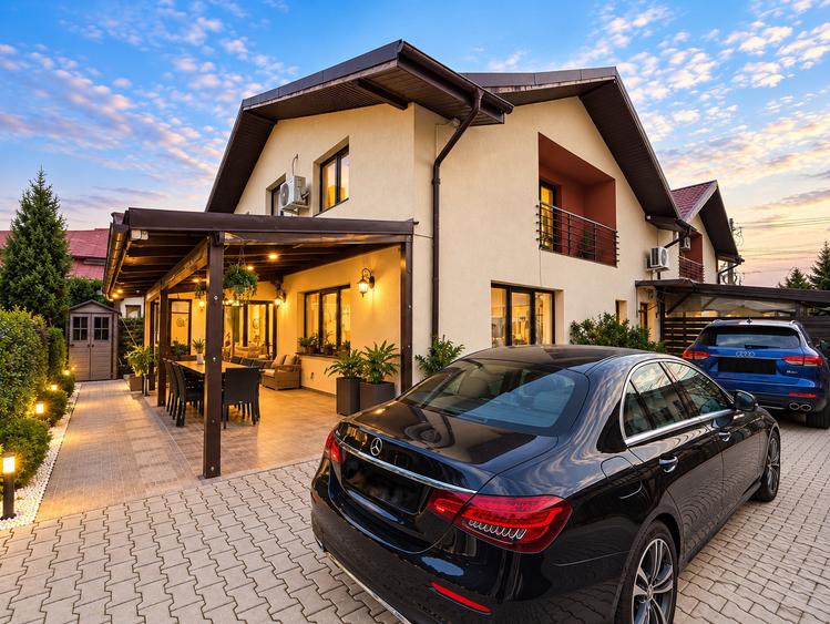 Casa de vanzare PIpera, 5 camere, 3 bai, zona linistita