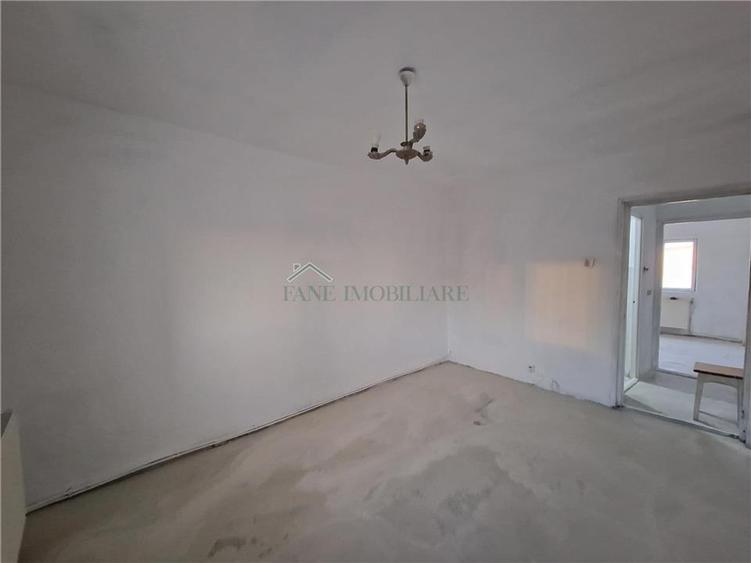 Vand apartament 3 camere amvelopat Urziceni Centru