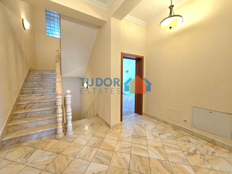 Elegant 10-Bedroom Mansion with Private Pool & Landscaped Garden